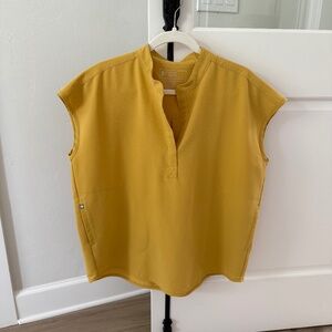 FIGS Rafaela LIGHT GOLD Oversized Scrub Top - Size Medium